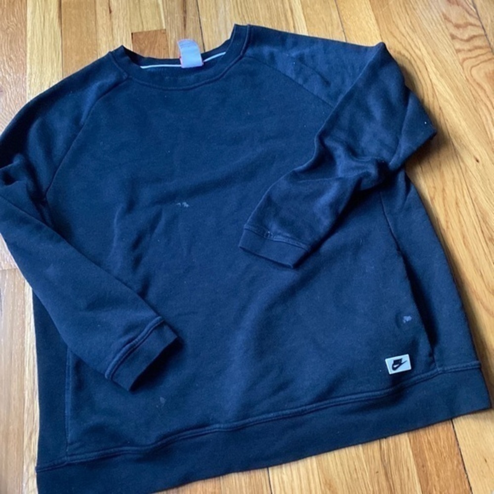 Womens NIKE vintage sweatshirt size L signs of wear & tear  in pocket.